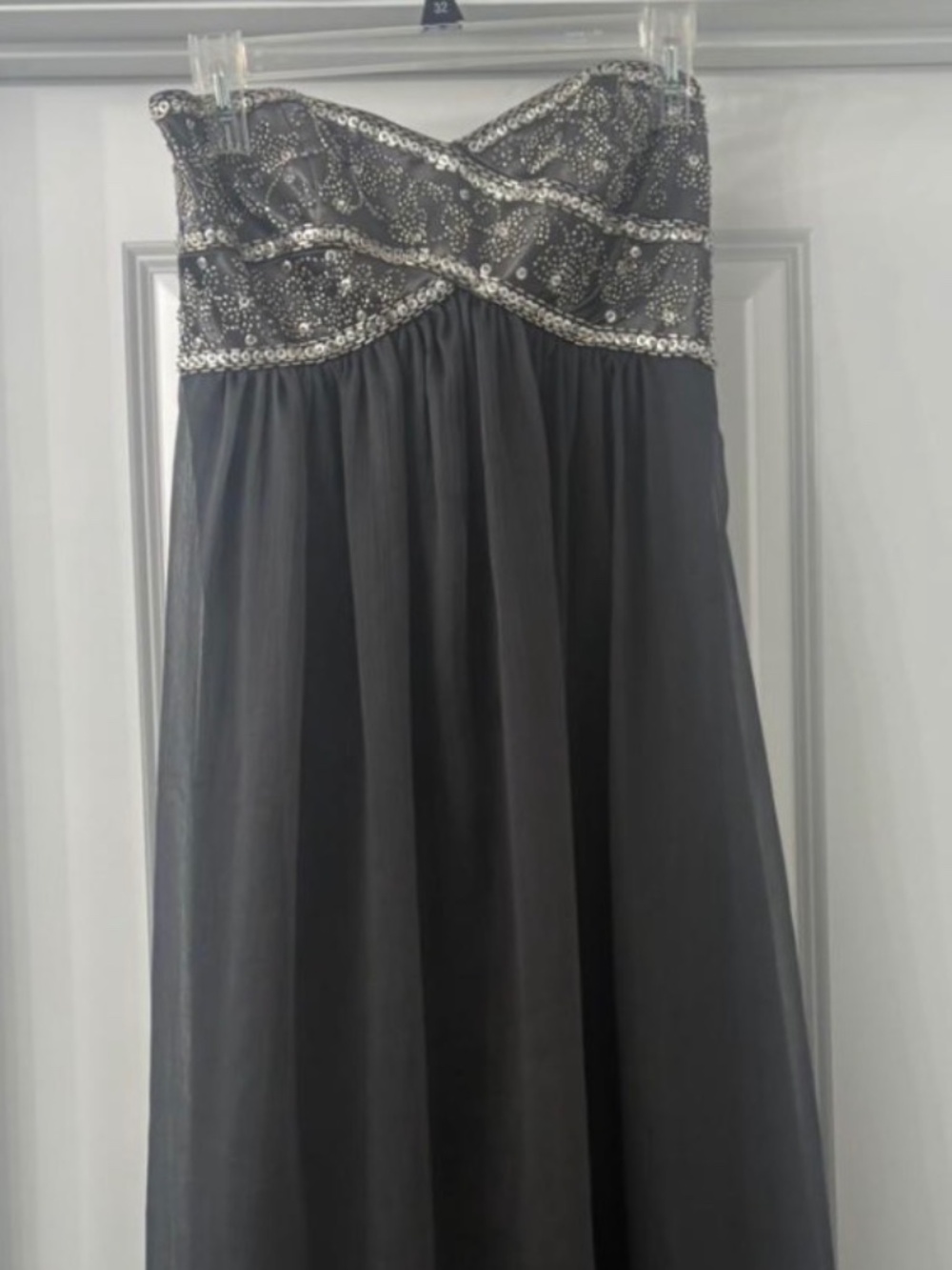 Strapless grey gown - Picture 2 of 5